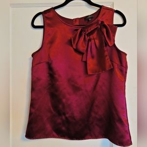 Bow detail top with button back